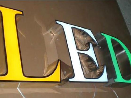 桂东介绍LED招牌的基础知识。