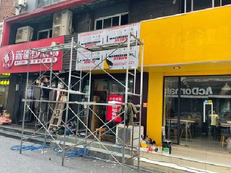 桂东制作广告招牌如何避免它发黄？